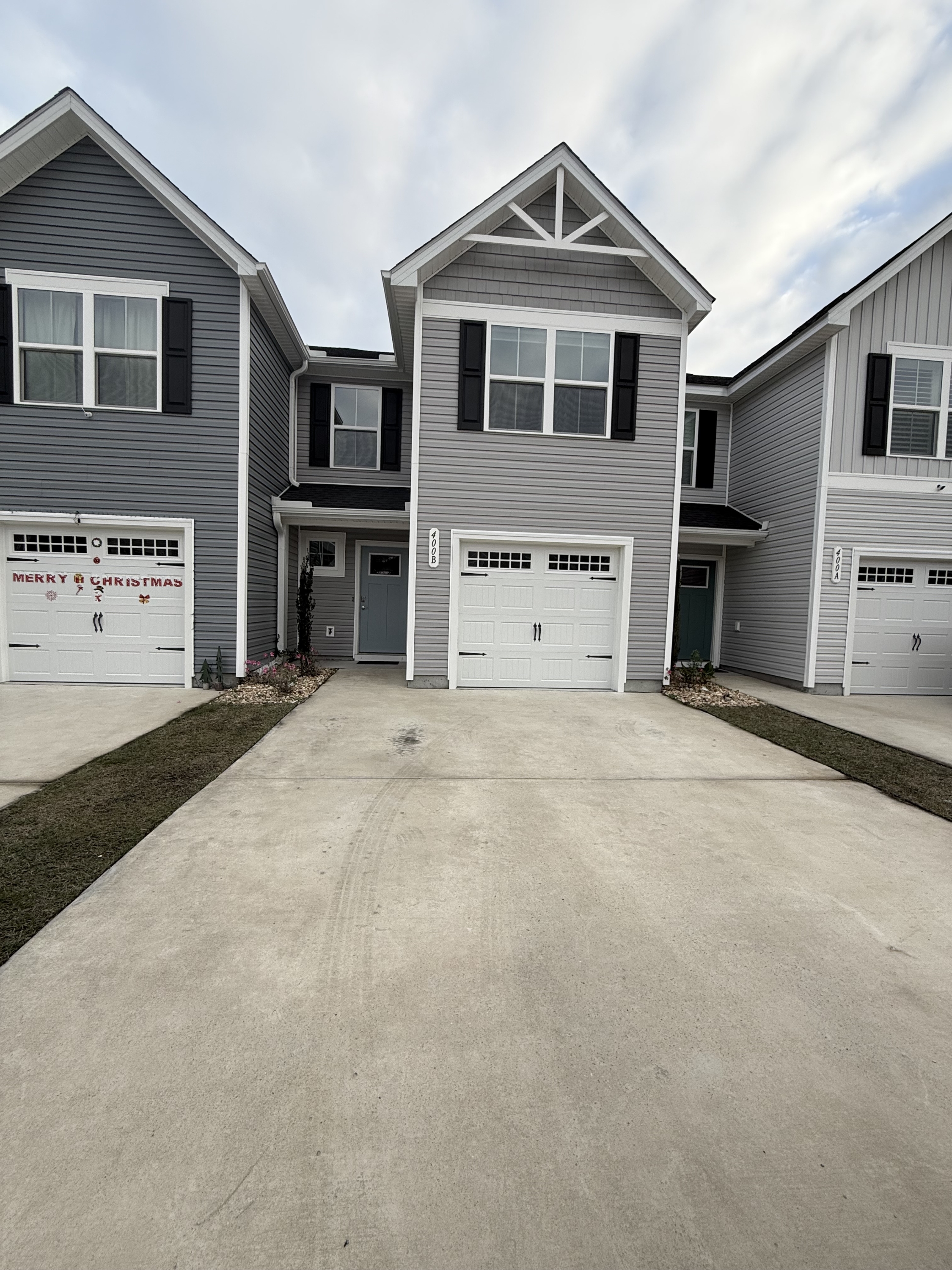 400 El Camino Drive - .